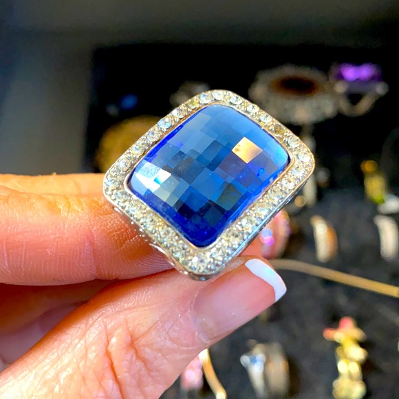 Jewelry - Gorgeous blue cocktail fashion ring